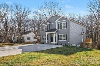 104 10th Ave SE in Hickory, NC - Building Photo - Building Photo