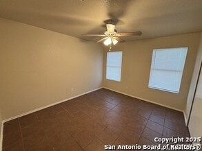 10047 Sungate Park in San Antonio, TX - Building Photo - Building Photo