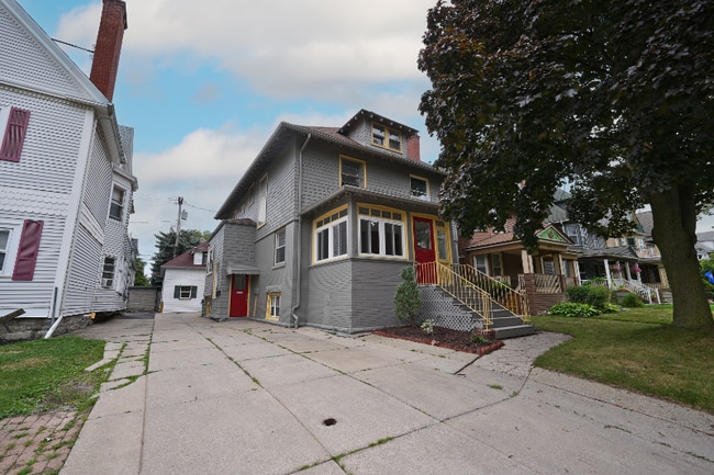 property at 664 Auburn Ave
