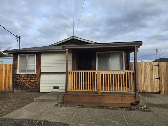 69 Rose Ave in Winston, OR - Building Photo - Building Photo