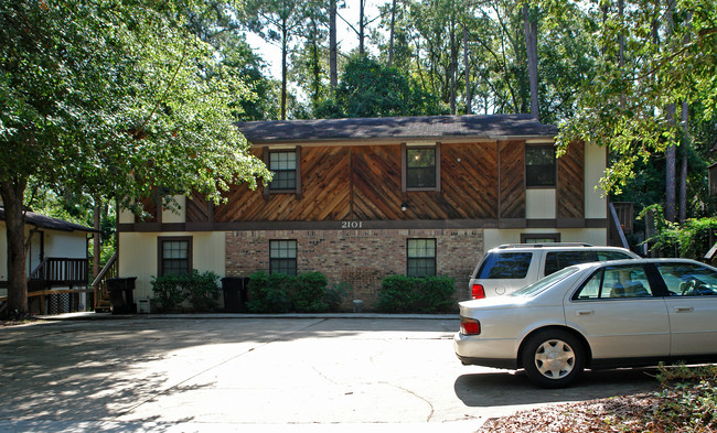 2101 Sandcastle Dr in Tallahassee, FL - Building Photo - Building Photo