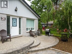 42 5th Ln in Wasaga Beach, ON - Building Photo