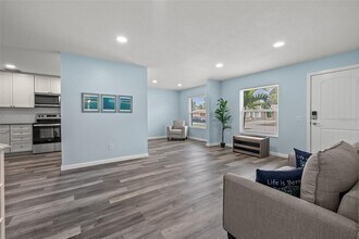 2832 47th Ave S in St. Petersburg, FL - Building Photo - Building Photo