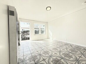 338 W 61st St in Los Angeles, CA - Building Photo - Building Photo