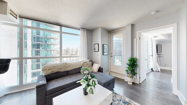 215 Fort York Blvd in Toronto, ON - Building Photo - Building Photo