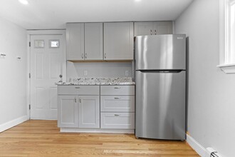 162 Lexington St, Unit #2 in Boston, MA - Building Photo - Building Photo