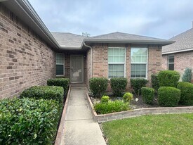 5729 Mirror Ridge Dr in Fort Worth, TX - Building Photo