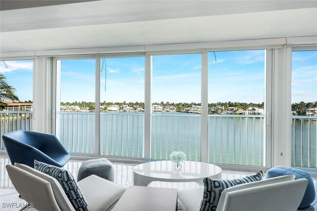 property at 2750 Gulf Shore Blvd N