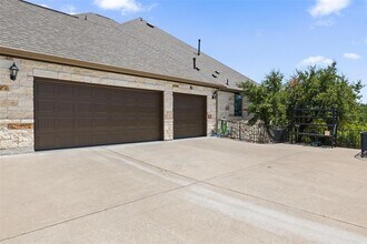 21909 Esmeralda Dr in Spicewood, TX - Building Photo - Building Photo