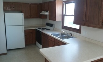 1505 W Veterans Pkwy in Marshfield, WI - Building Photo