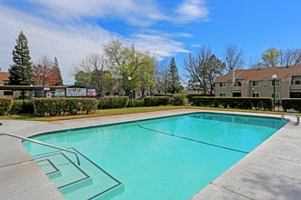 Cambridge Park in Sacramento, CA - Foto de edificio - Building Photo