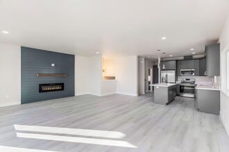 130 Blackfish Ct in Bremerton, WA - Building Photo - Building Photo