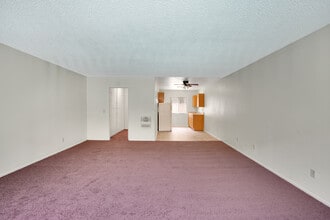 Concord Apartments in Monrovia, CA - Foto de edificio - Interior Photo
