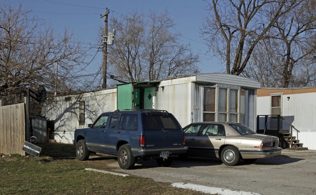 Peak Mobile Home Park in Hazelwood, MO - Foto de edificio - Building Photo