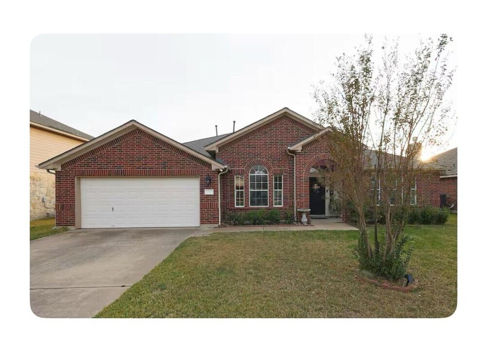 701 Stokesay Castle Path in Pflugerville, TX - Building Photo