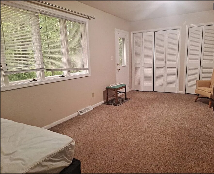 1104 Murray Hill Rd in Vestal, NY - Building Photo