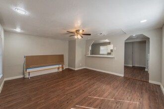 604 W Hollywood Ave in San Antonio, TX - Building Photo - Building Photo