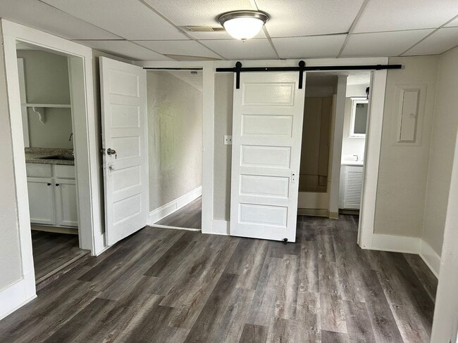 46 Center Rd in Bedford, OH - Foto de edificio - Building Photo