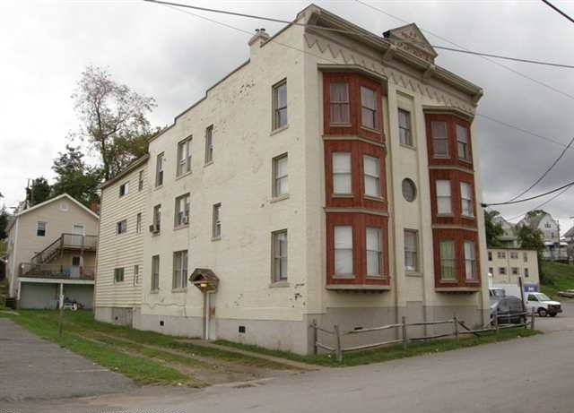 1 Bruce St in Clarksburg, WV - Building Photo