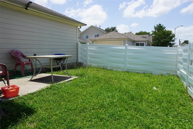 1120 Verde Trails Dr in Houston, TX - Foto de edificio - Building Photo