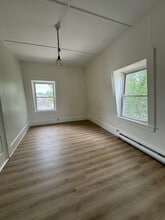 76 Elm St in Milford, NH - Building Photo - Building Photo