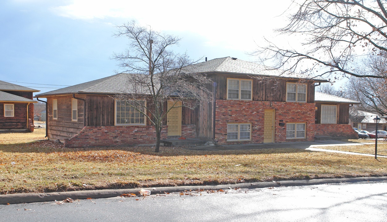 Windmill Estates in Lawrence, KS - Foto de edificio
