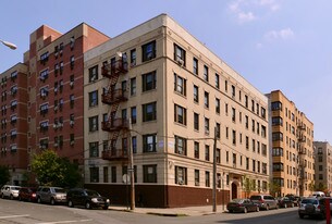 53 E 182nd St Apartamentos