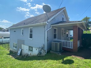 306 Kenneth St in Greensburg, PA - Building Photo - Building Photo