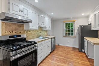 83 Perry Ave in Norwalk, CT - Building Photo - Building Photo