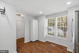 1490 Autumn Ridge Cir in Reston, VA - Building Photo - Building Photo