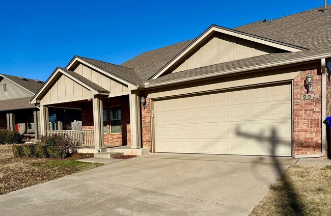 901 Blue Fish Rd in Norman, OK - Building Photo - Building Photo