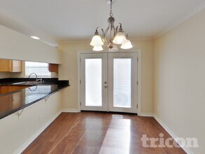 14628 81st Ave E in Puyallup, WA - Foto de edificio - Building Photo