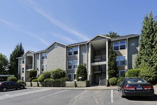 Mountain Crest in Gresham, OR - Building Photo