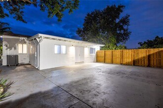 2729 SW 18th St in Miami, FL - Building Photo - Building Photo