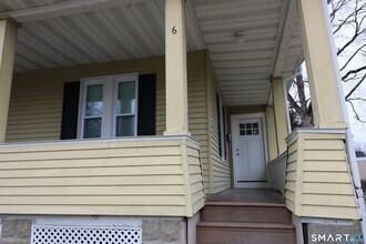 6 Mary St in Shelton, CT - Foto de edificio - Building Photo