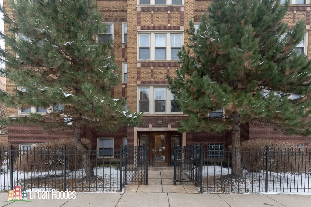 4866 N Washtenaw Ave, Unit M06B in Chicago, IL - Building Photo