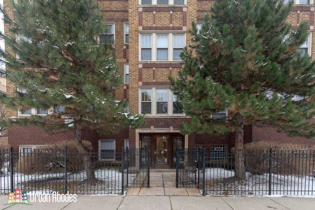 4866 N Washtenaw Ave, Unit M06B in Chicago, IL - Foto de edificio