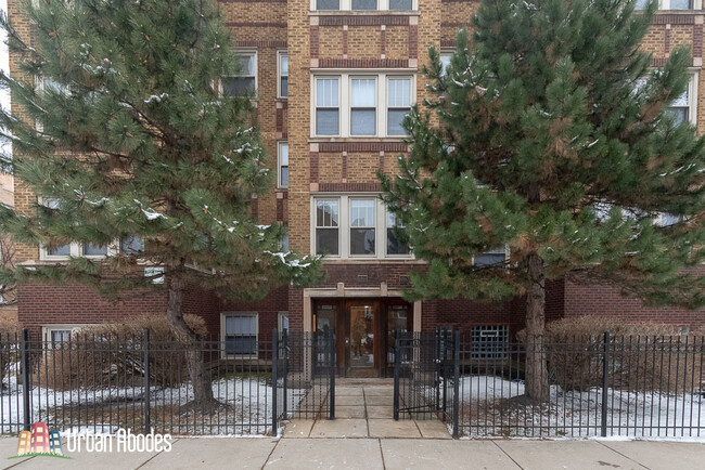 4866 N Washtenaw Ave, Unit M06B