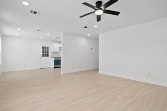 213 Lazy Ln in Rockport, TX - Building Photo - Building Photo