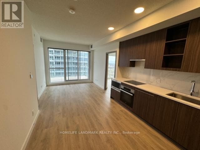 27 McMahon Dr in Toronto, ON - Building Photo - Building Photo