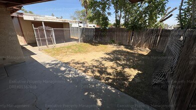 820 Moore St in Bakersfield, CA - Building Photo - Building Photo