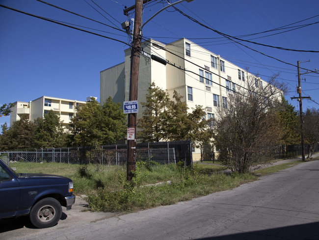 Annunciation Inn in New Orleans, LA - Foto de edificio - Building Photo