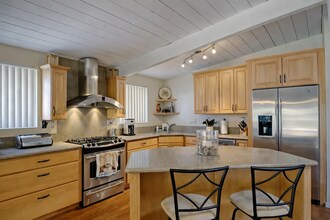 4976 Chaparral Way in San Diego, CA - Building Photo - Building Photo