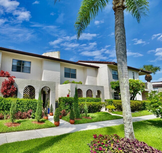 8045 Eastlake Dr in Boca Raton, FL - Building Photo - Building Photo