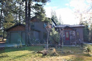 17711 Wickiup Ln in Sunriver, OR - Building Photo