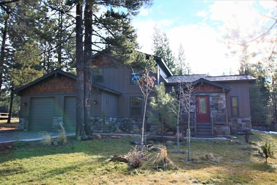 17711 Wickiup Ln in Sunriver, OR - Building Photo