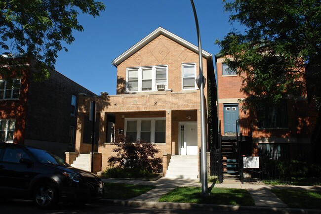 832 S Claremont Ave in Chicago, IL - Building Photo - Building Photo