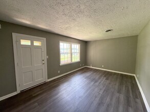 3015 Shadow Lawn Dr NW in Huntsville, AL - Building Photo - Building Photo