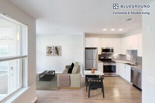 333 Great River Rd in Somerville, MA - Building Photo