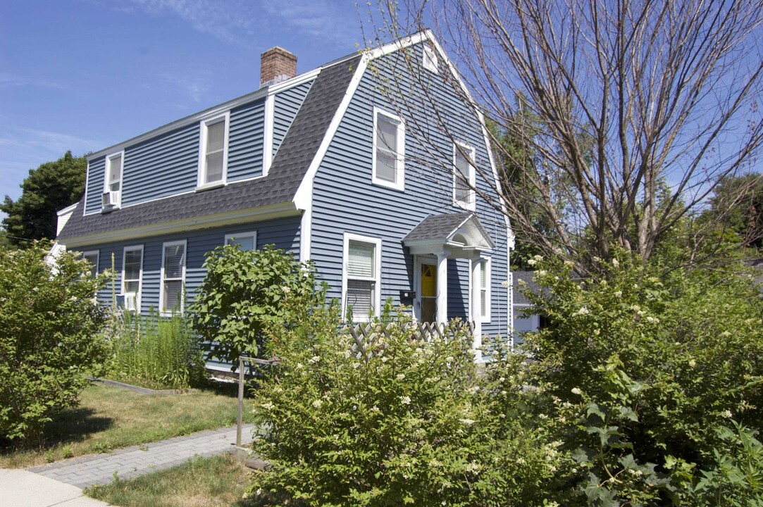 38 Concord Way in Portsmouth, NH - Building Photo